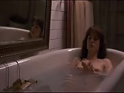 Jennifer-Jason Leigh in Single White Female scene 7