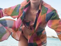 Elizabeth Banks Paparazzi Bikini And Panties Upskirt Pics