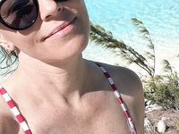 Elizabeth Banks Paparazzi Bikini And Panties Upskirt Pics
