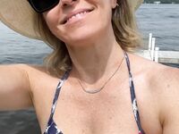 Elizabeth Banks Paparazzi Bikini And Panties Upskirt Pics