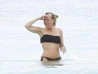 Gillian Anderson Nude Pussy And Nipples Photos