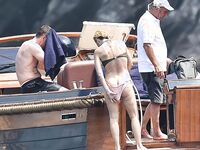 Gillian Anderson Nude Pussy And Nipples Photos