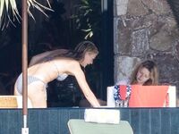 Gwyneth Paltrow Nude, Upskirt, Bikini Photos Collection