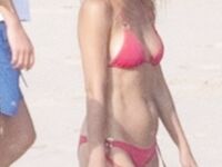 Gwyneth Paltrow Nude, Upskirt, Bikini Photos Collection