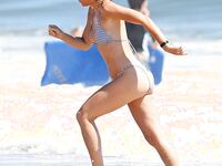 Gwyneth Paltrow Nude, Upskirt, Bikini Photos Collection