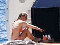 Gwyneth Paltrow Nude, Upskirt, Bikini Photos Collection