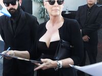 Jamie Lee Curtis Topless And Deep Cleavage Photos