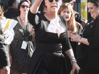Jamie Lee Curtis Topless And Deep Cleavage Photos
