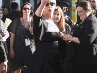 Jamie Lee Curtis Topless And Deep Cleavage Photos
