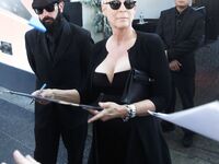 Jamie Lee Curtis Topless And Deep Cleavage Photos