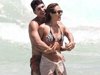 Jessica Alba Parazzi Bikini And Sexy Beach Photos