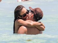 Jessica Alba Parazzi Bikini And Sexy Beach Photos