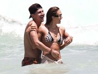 Jessica Alba Parazzi Bikini And Sexy Beach Photos
