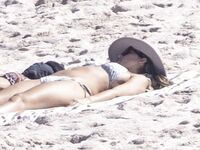 Jessica Alba Parazzi Bikini And Sexy Beach Photos