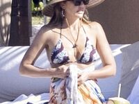 Jessica Alba Parazzi Bikini And Sexy Beach Photos