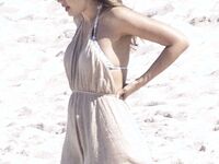 Jessica Alba Parazzi Bikini And Sexy Beach Photos