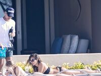 Jessica Alba Parazzi Bikini And Sexy Beach Photos