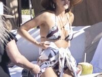 Jessica Alba Parazzi Bikini And Sexy Beach Photos