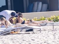 Jessica Alba Parazzi Bikini And Sexy Beach Photos
