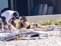Jessica Alba Parazzi Bikini And Sexy Beach Photos