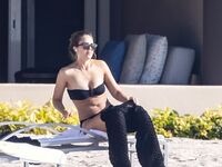 Jessica Alba Parazzi Bikini And Sexy Beach Photos