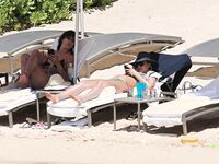 Jessica Alba Parazzi Bikini And Sexy Beach Photos