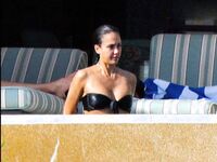 Jessica Alba Parazzi Bikini And Sexy Beach Photos
