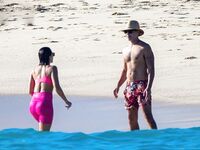 Jessica Alba Parazzi Bikini And Sexy Beach Photos