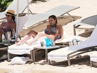 Jessica Alba Parazzi Bikini And Sexy Beach Photos