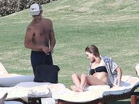 Jessica Alba Parazzi Bikini And Sexy Beach Photos