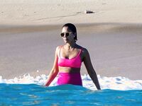 Jessica Alba Parazzi Bikini And Sexy Beach Photos