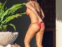 Jessica Alba Parazzi Bikini And Sexy Beach Photos