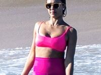 Jessica Alba Parazzi Bikini And Sexy Beach Photos