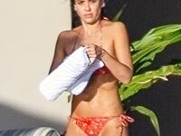Jessica Alba Parazzi Bikini And Sexy Beach Photos