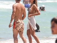 Jessica Alba Parazzi Bikini And Sexy Beach Photos