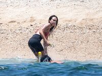 Jessica Alba Parazzi Bikini And Sexy Beach Photos