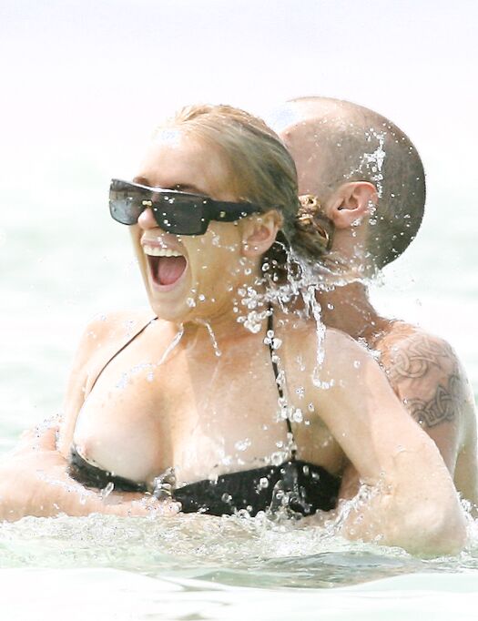 Lindsay Lohan Bikini And Oops Photos