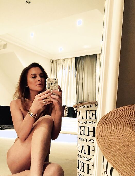 Lindsay Lohan Nude Selfie Photos